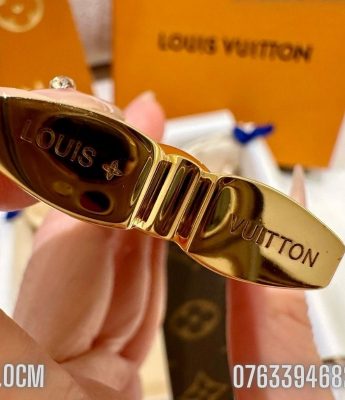 That lung nu Louis Vuitton khoa logo cai mau den TLLV17 6