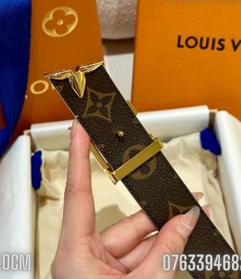 That lung nu Louis Vuitton khoa logo cai mau trang TLLV16 1