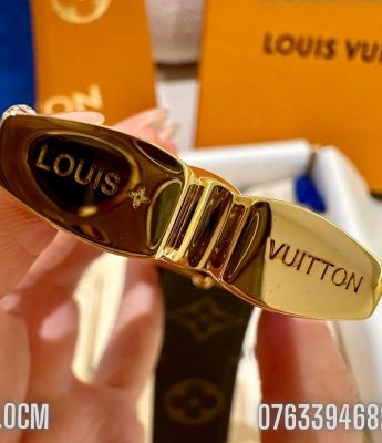 That lung nu Louis Vuitton khoa logo cai mau trang TLLV16 4