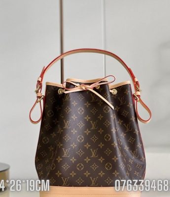 Tui nu Louis Vuitton Gaston hoa nau 8