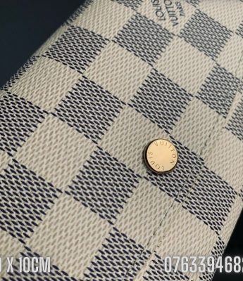 Vi nu Louis Vuitton dang dai caro trang TNLV20 3