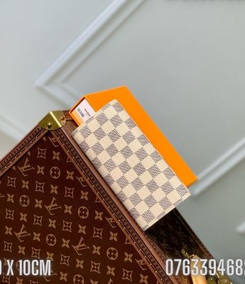 Vi nu Louis Vuitton dang dai caro trang TNLV20 5