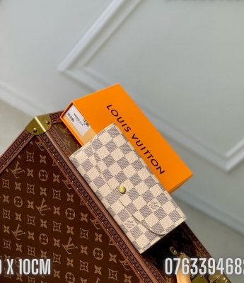 Vi nu Louis Vuitton dang dai caro trang TNLV20 9