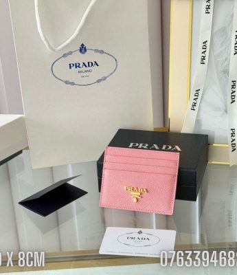 Vi nu Prada dung the hoa tiet chu mau hong VNPR03 2